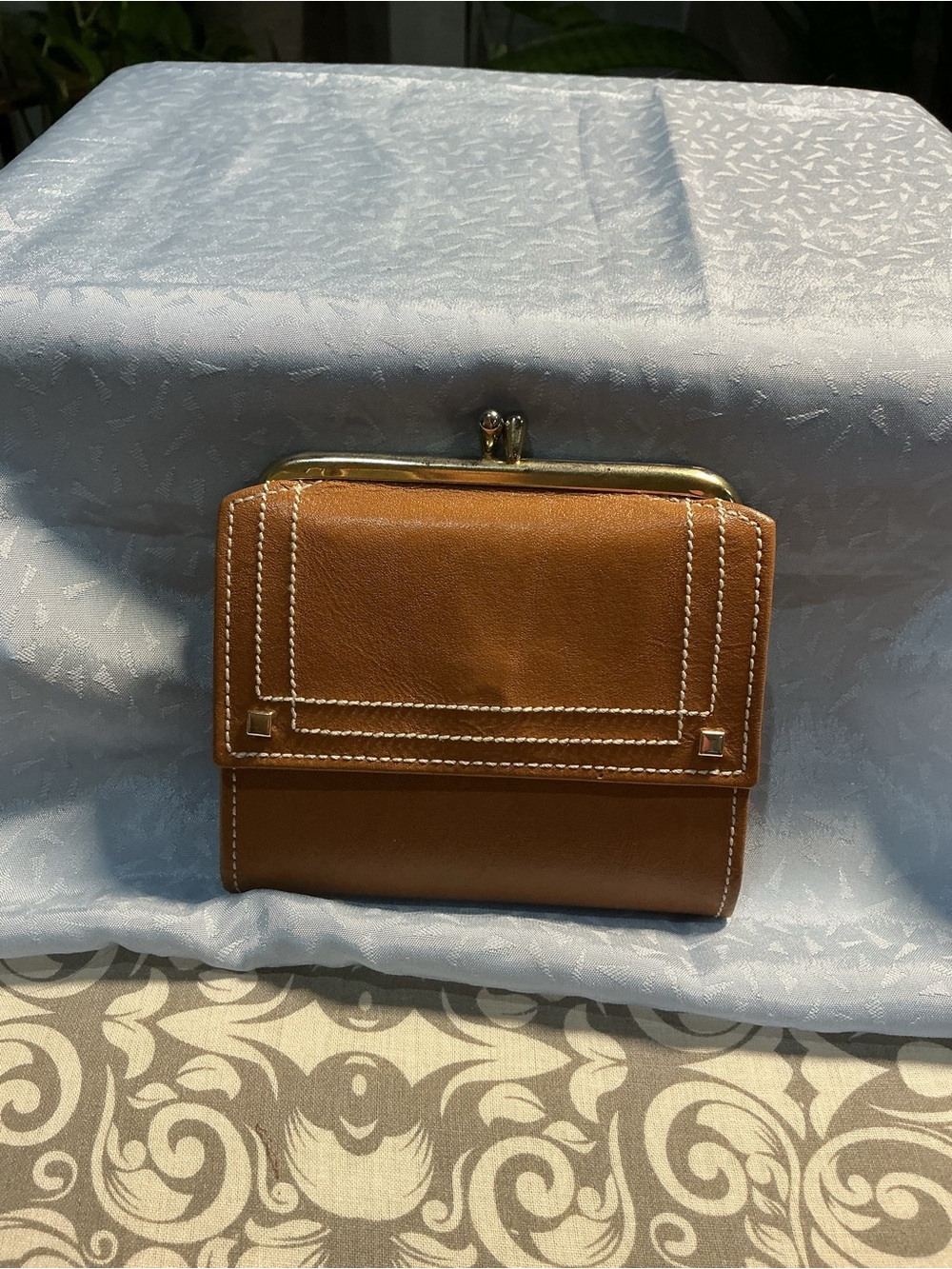 Tan Leather Kiss-Lock Wallet with Contrast Stitching